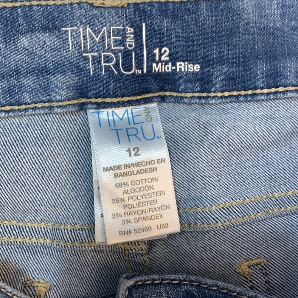 Time & Tru women’s mid rise shorts size 12 - Picture 4 of 4